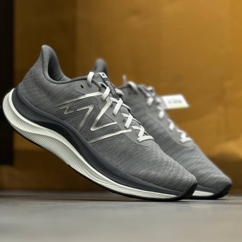 کتونی نیوبالانس پروپیل Newbalance propel 9.5