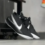 کتونی نایک تیم هاستل Nike team hustle CW6735004