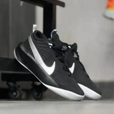 کتونی نایک تیم هاستل Nike team hustle CW6735004