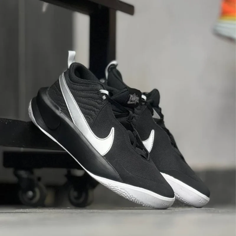 کتونی نایک تیم هاستل Nike team hustle CW6735004