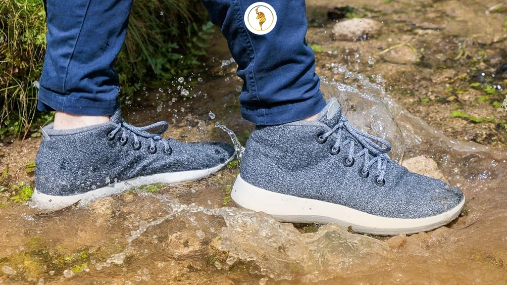 آیا می توان برای تمیزی کفش های اورحینال از  اسپری ضد آب استفاده کرد؟