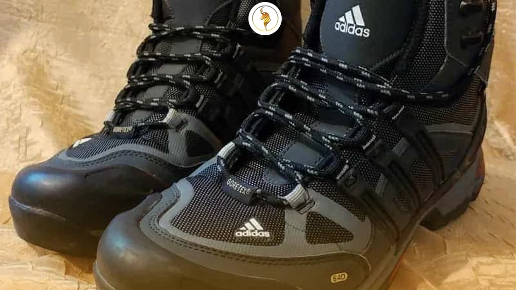 کتونی آدیداس ضد لغزش چه ویژگی هایی دارد؟