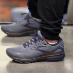 کتونی بروکس گاست 15 Brooks ghost 15 
1103931D025 - Image 3