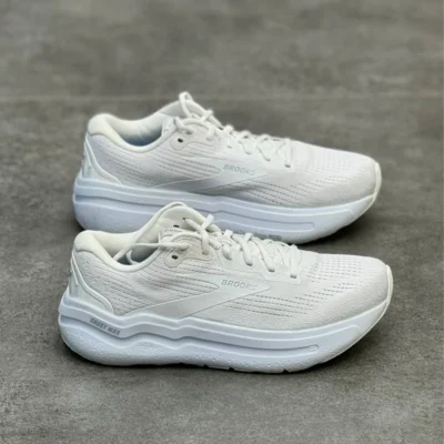 کتونی بروکس گاست مکس Brooks ghost max 1204201B168