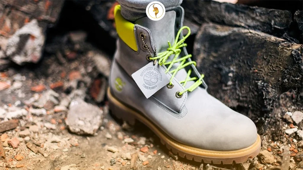 استفاده کردن از اسپری ضدآب برای مدل‌های معمولی