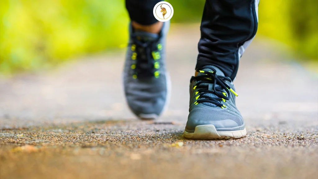 چرا انتخاب کفش مناسب برای پیاده‌روی‌های طولانی اهمیت دارد؟