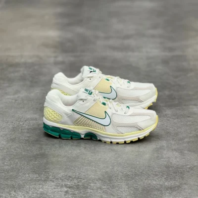 کتونی نایک زوم ومرو 5 Nike zoom vomero 5 FN8361100