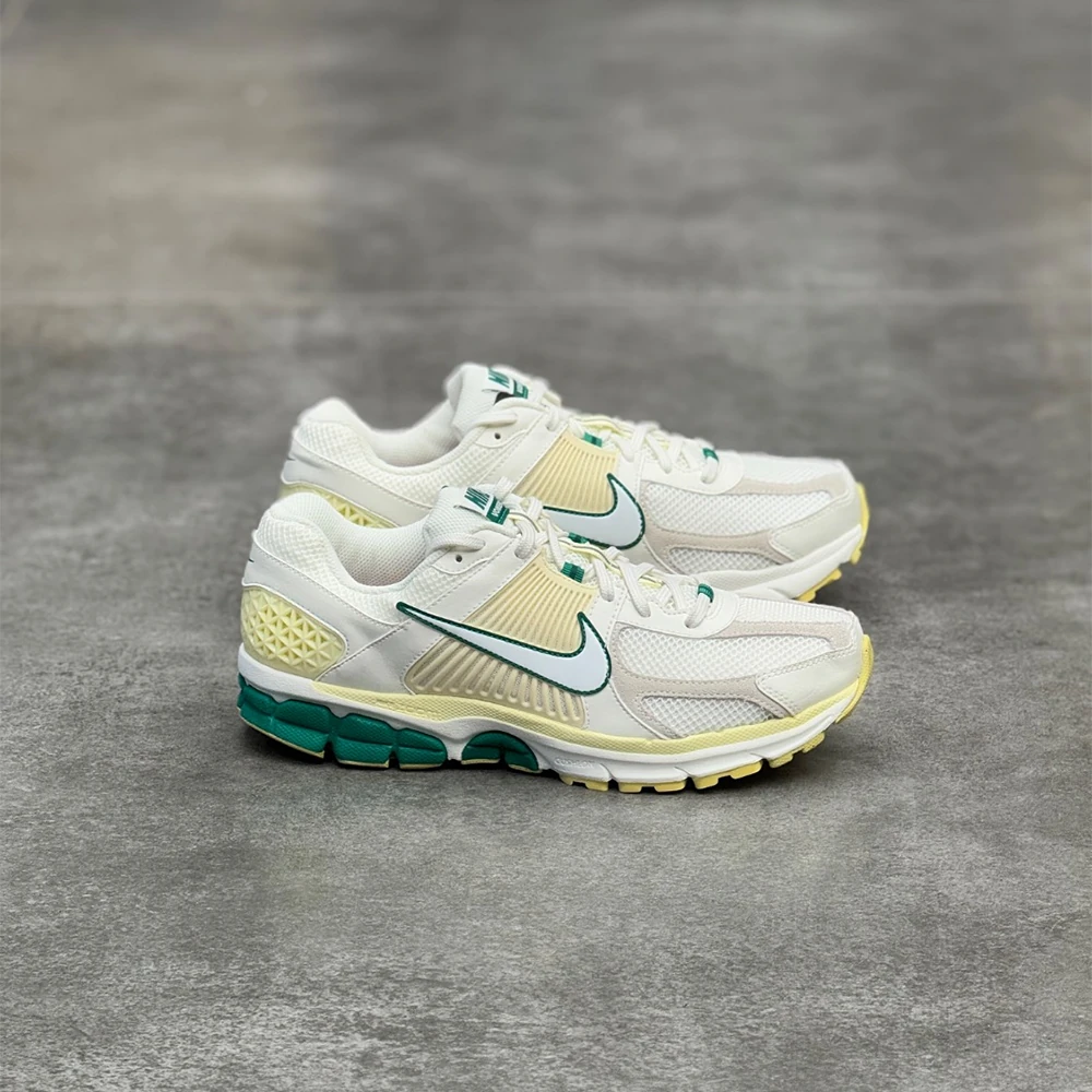 کتونی نایک زوم ومرو 5 Nike zoom vomero 5 
FN8361100