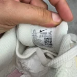 کتونی نایک زوم ومرو 5 Nike zoom vomero 5 
FN8361100 - Image 4